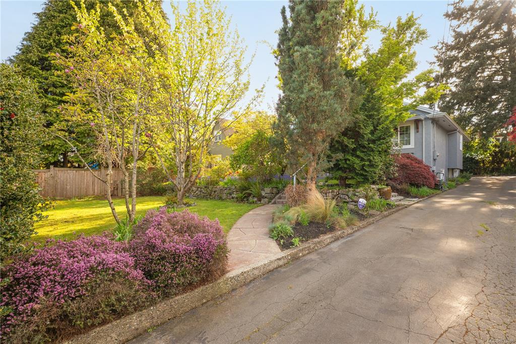 Third View of 225 Stewart Ave, Nanaimo, BC, V9S 4C2