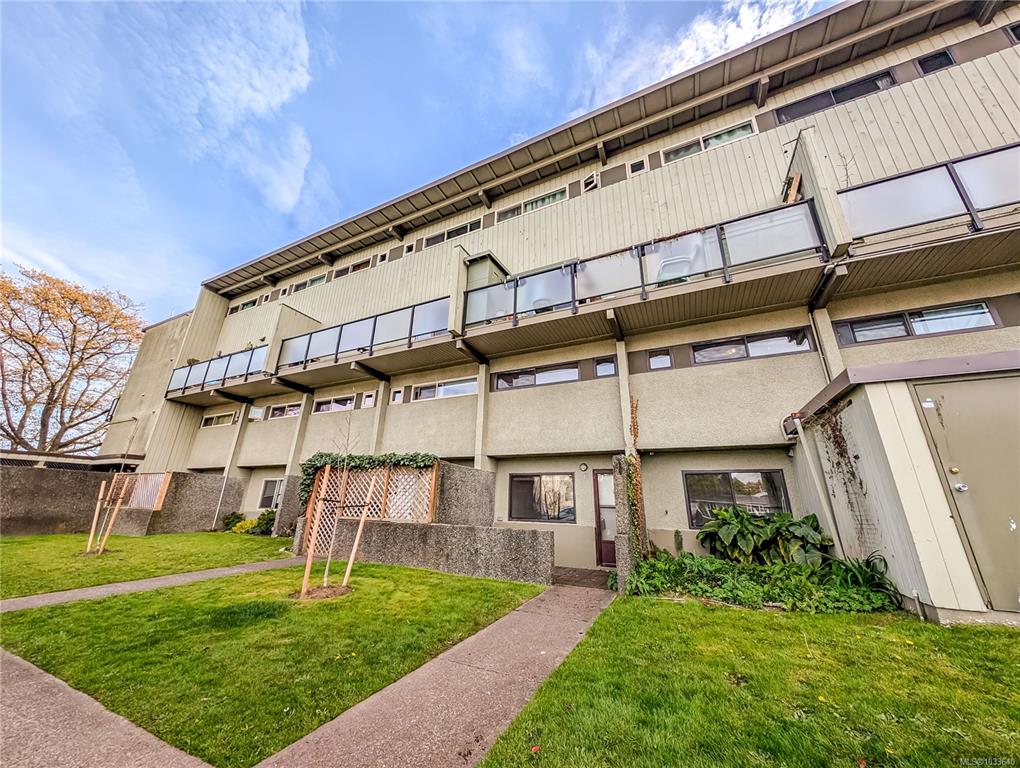 Second View of 477 Lampson St, Lampson Court, Esquimalt, BC, V9A 5Z4