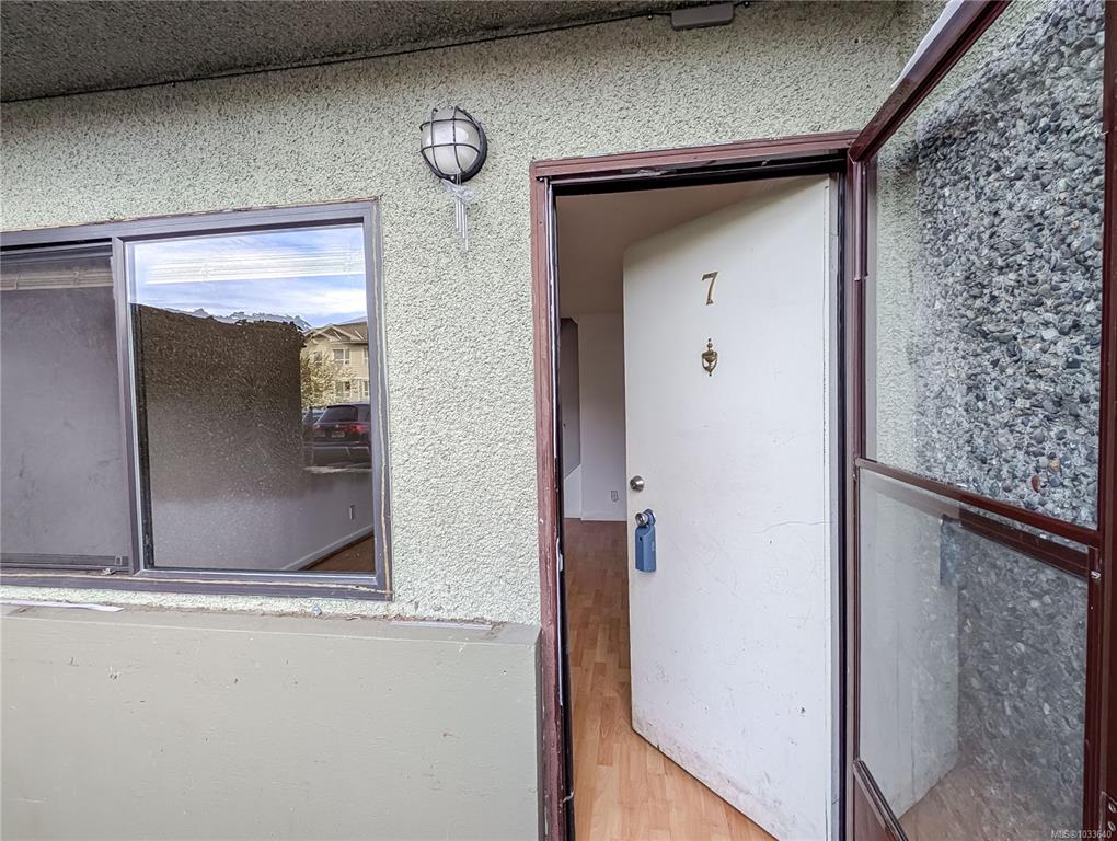 Fifth View of 477 Lampson St, Lampson Court, Esquimalt, BC, V9A 5Z4