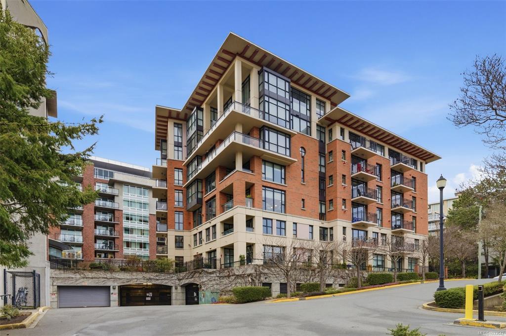 Second View of 827 Fairfield Rd, City Park, Victoria, BC, V8V 5B2