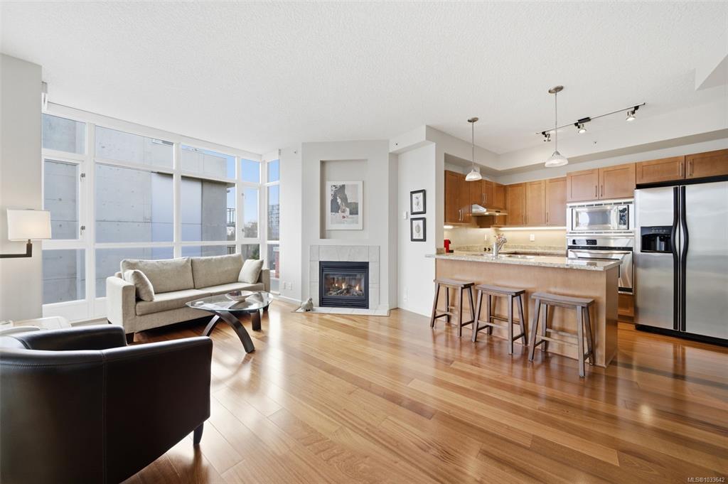 Third View of 827 Fairfield Rd, City Park, Victoria, BC, V8V 5B2