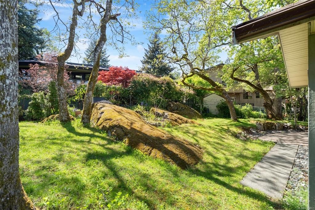 Fifth View of 4066 Nicholson Crt, Saanich, BC, V8Z 4S2