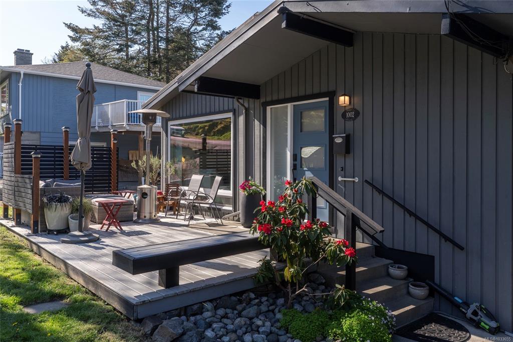 Third View of 1002 Karen Cres, Saanich, BC, V8X 3C6