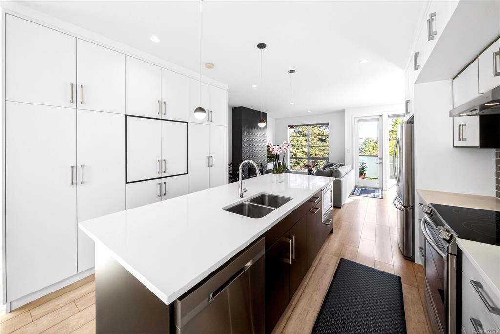 Fifth View of 1052 Tillicum Rd, Park Pointe, Esquimalt, BC, V9A 2A3