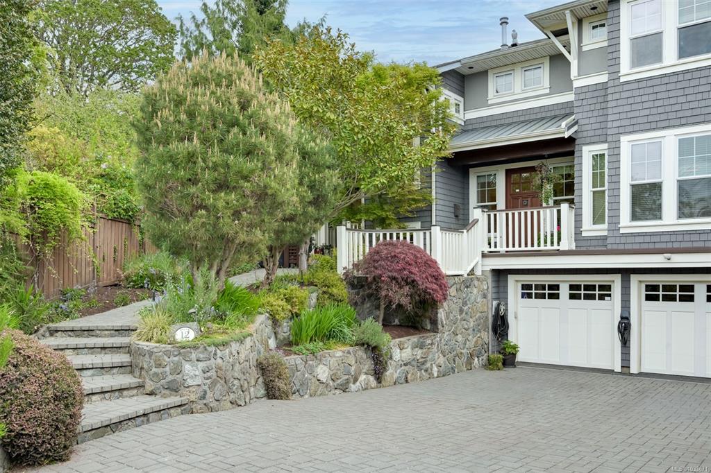 Third View of 12 Briar Pl, Victoria, BC, V8S 3J5