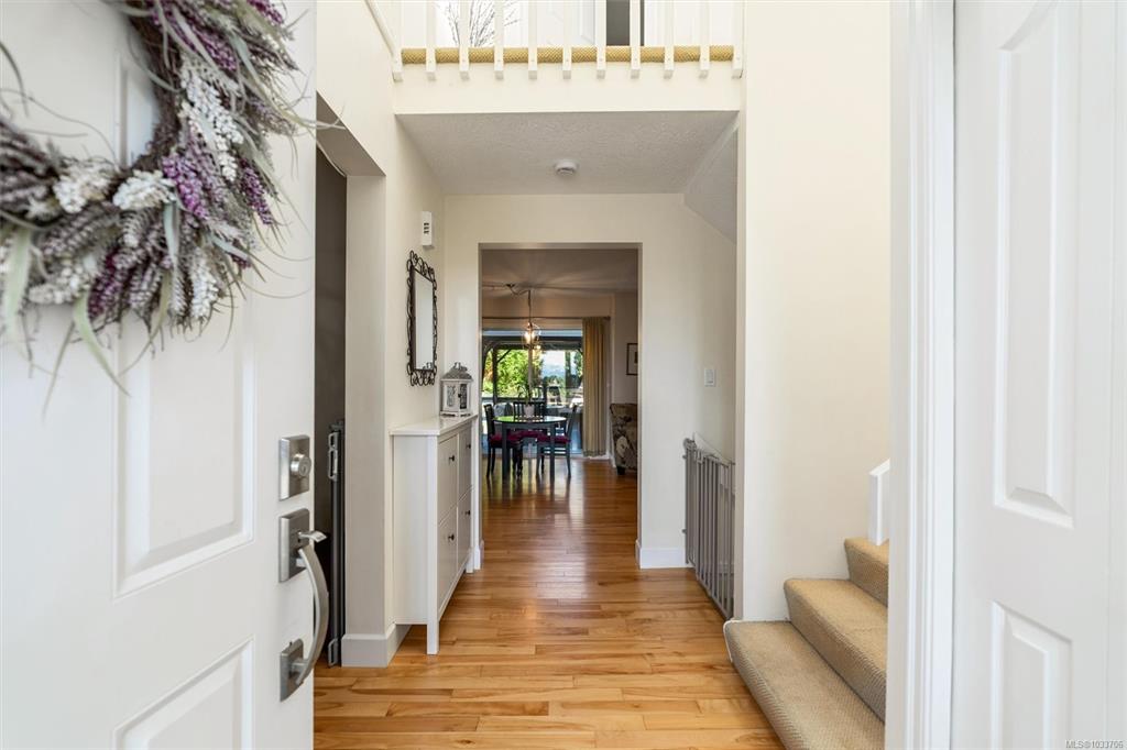 Fourth View of 4211 Leaf Hill Green, Saanich, BC, V8X 4X8