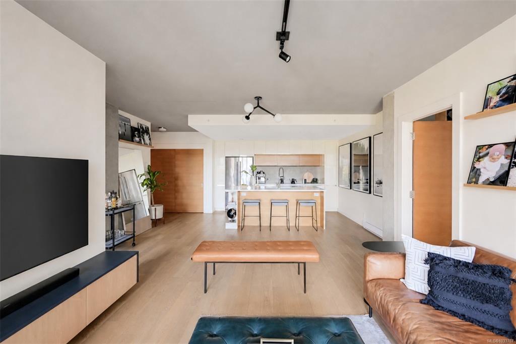 Fifth View of 989 Johnson St, Victoria, BC, V8V 0E3