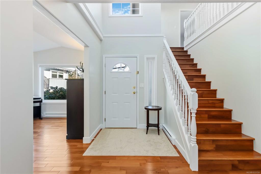 Fifth View of 4120 Ambassy Pl, Saanich, BC, V8X 2M4