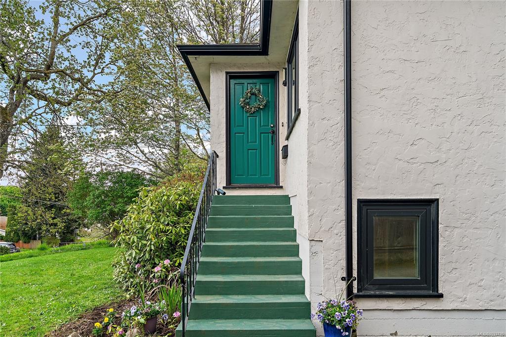 Fourth View of 3450 Doncaster Dr, Saanich, BC, V8P 3W1