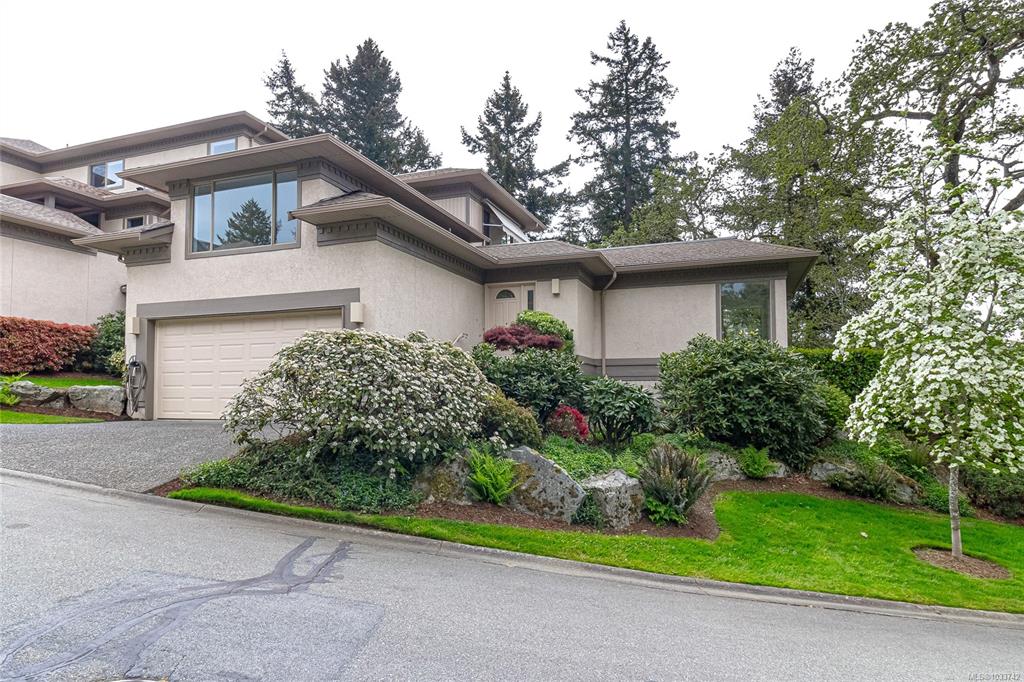 4300 Stoneywood Lane, 1033742, BC,