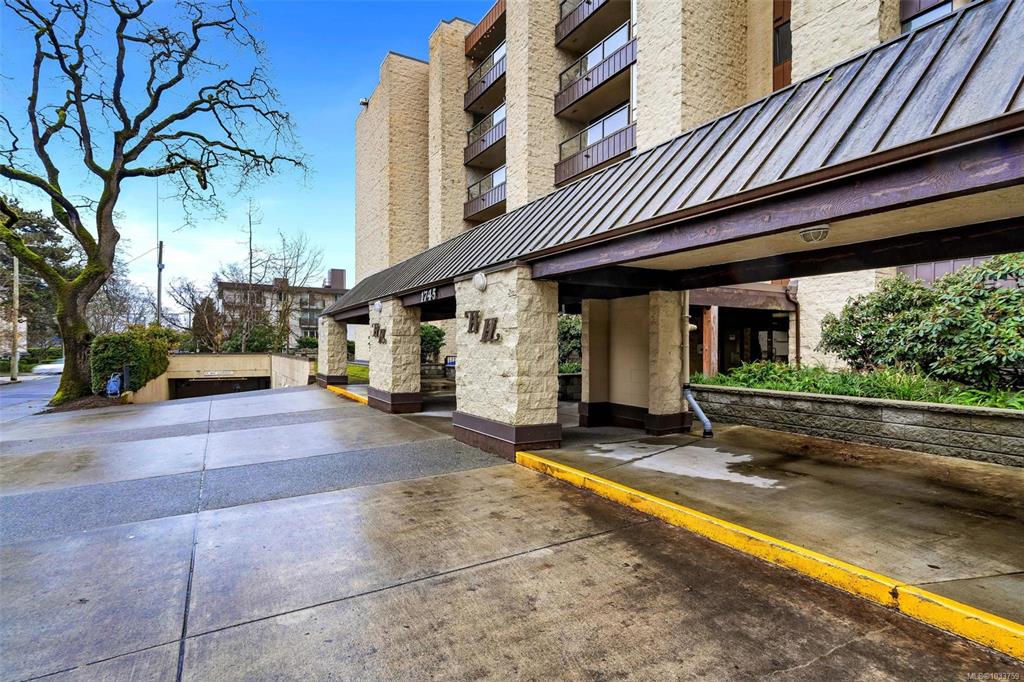Fourth View of 1745 Leighton Rd, Victoria, BC, V8R 6R6