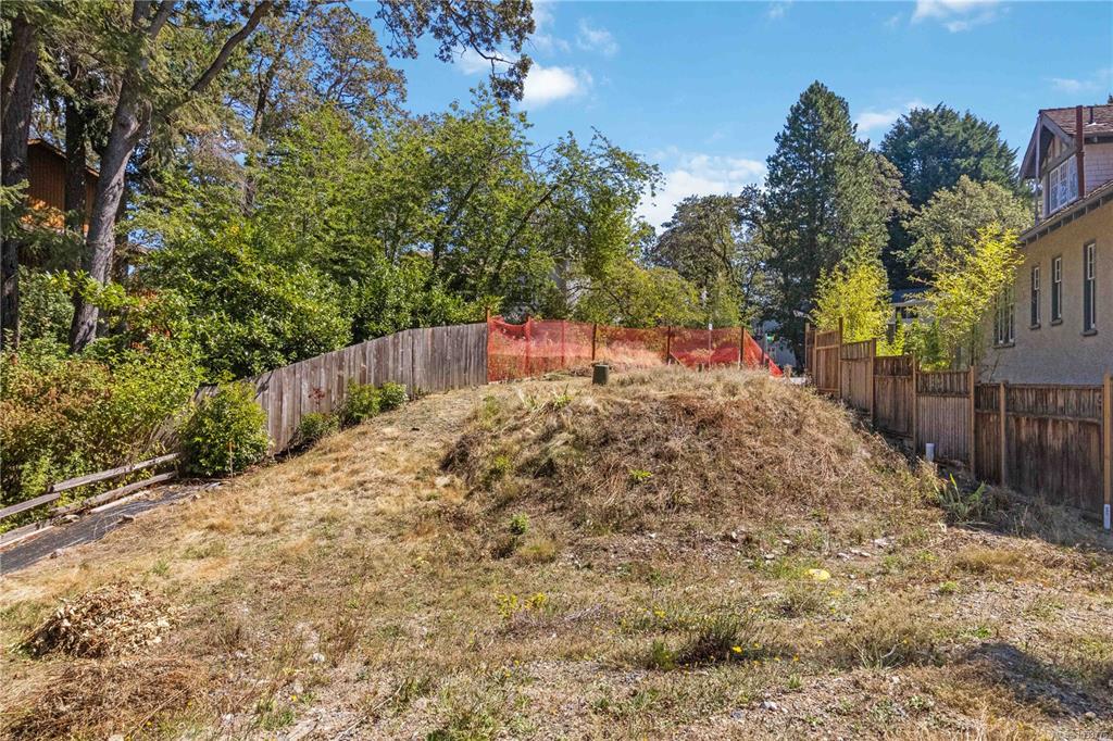 Fifth View of 929 Woodhall Lane, Saanich, BC, V8X 3L7
