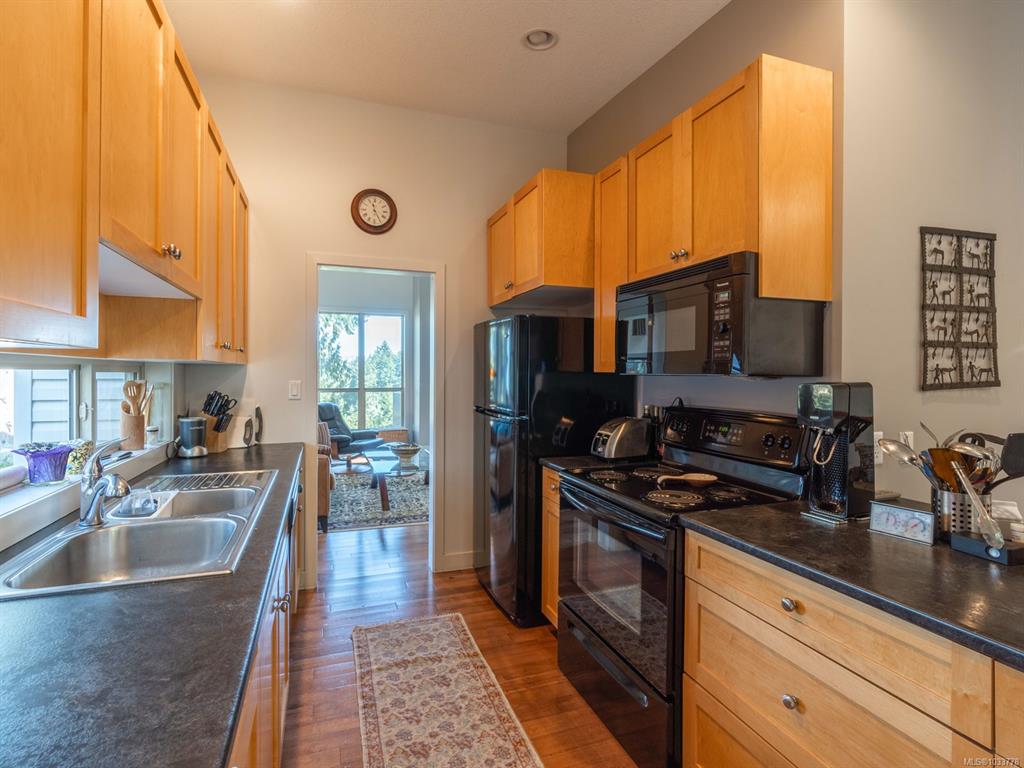 Third View of 541 Charfinch Pl, Long Lake Heights, Nanaimo, BC, V9T 5A4