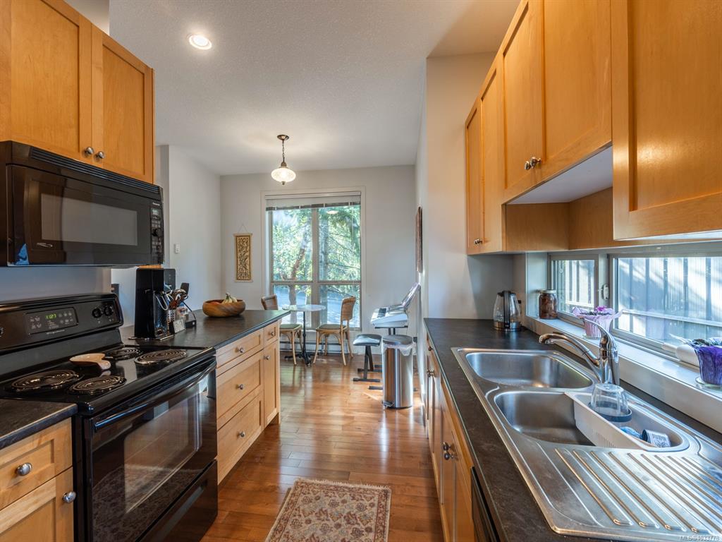 Fifth View of 541 Charfinch Pl, Long Lake Heights, Nanaimo, BC, V9T 5A4