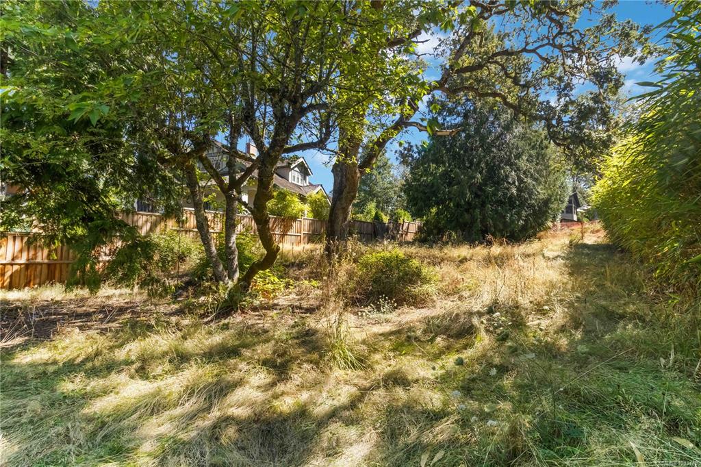 Third View of 933 Woodhall Dr, Saanich, BC, V8X 3L7