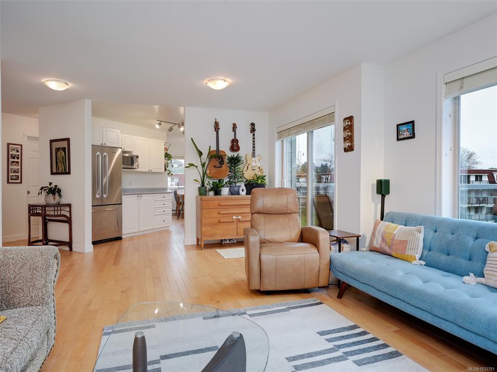 Fourth View of 1687 Poplar Ave, Saanich, BC, V8P 4K5