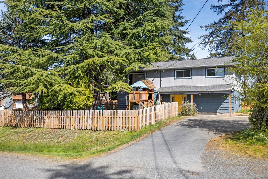 Third View of 3932 Macisaac Dr, Nanaimo, BC, V9T 2V3