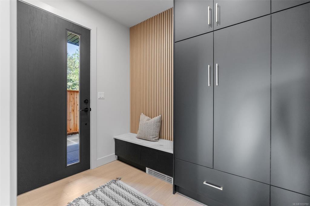 Fourth View of 588 Whiteside St, Saanich, BC, V8Z 1Y6