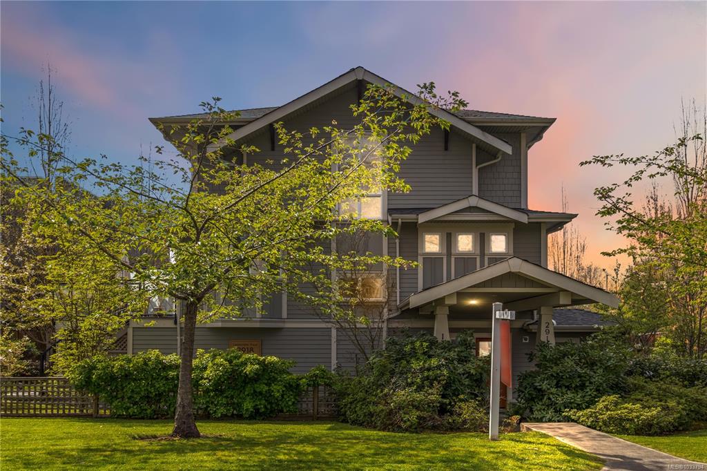 Third View of 2918 Shelbourne St, Lansdowne Walk, Victoria, BC, V8R 4M6