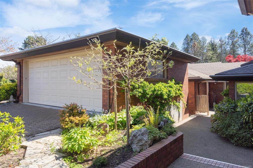 Third View of 2345 Cedar Hill Cross Rd, Uplands Estates, Oak Bay, BC, V8P 5M8