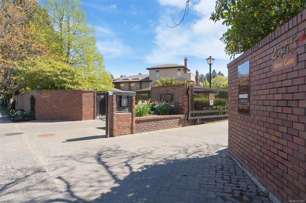 Fourth View of 2345 Cedar Hill Cross Rd, Uplands Estates, Oak Bay, BC, V8P 5M8