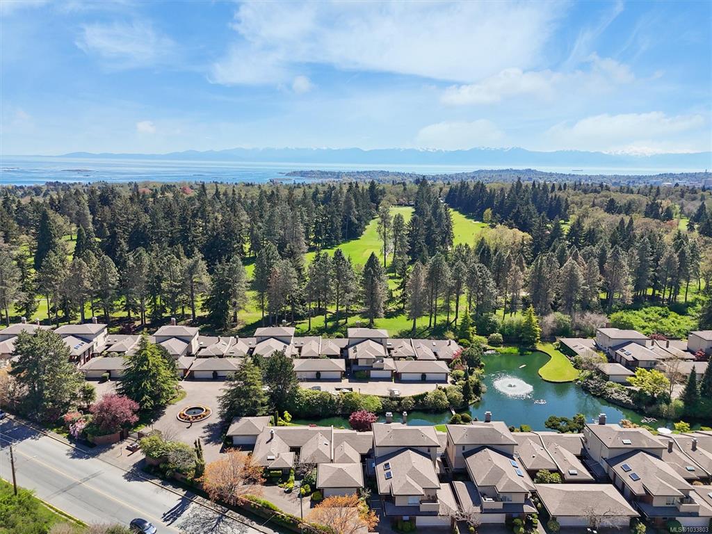 Fifth View of 2345 Cedar Hill Cross Rd, Uplands Estates, Oak Bay, BC, V8P 5M8