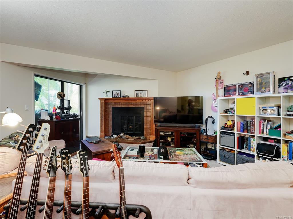 Fourth View of 9900 Fifth St, Sidney, BC, V8L 2X3