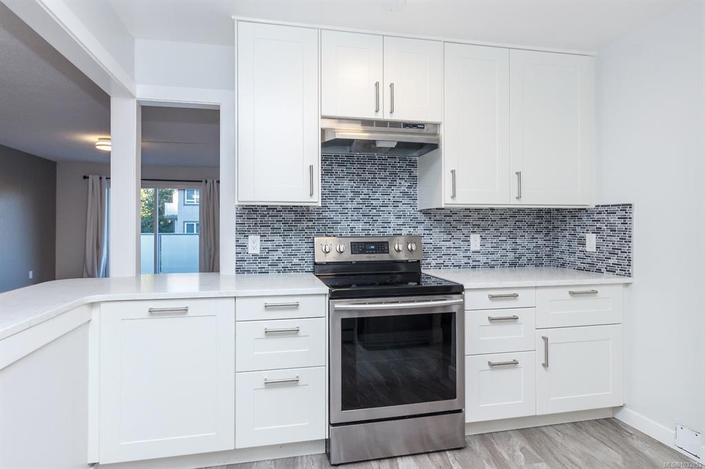 Fourth View of 3240 Glasgow Ave, Glasgow Court, Saanich, BC, V8X 1M2
