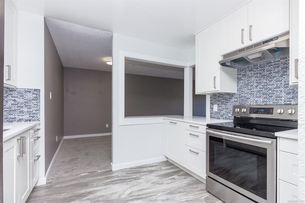 Fifth View of 3240 Glasgow Ave, Glasgow Court, Saanich, BC, V8X 1M2