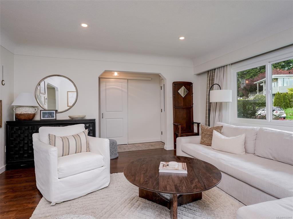 Fourth View of 611 Sedger Rd, Saanich, BC, V8Z 1R9