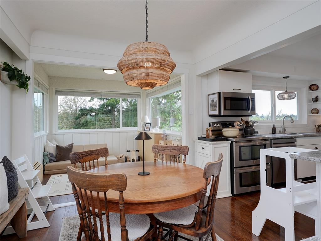 Fifth View of 611 Sedger Rd, Saanich, BC, V8Z 1R9