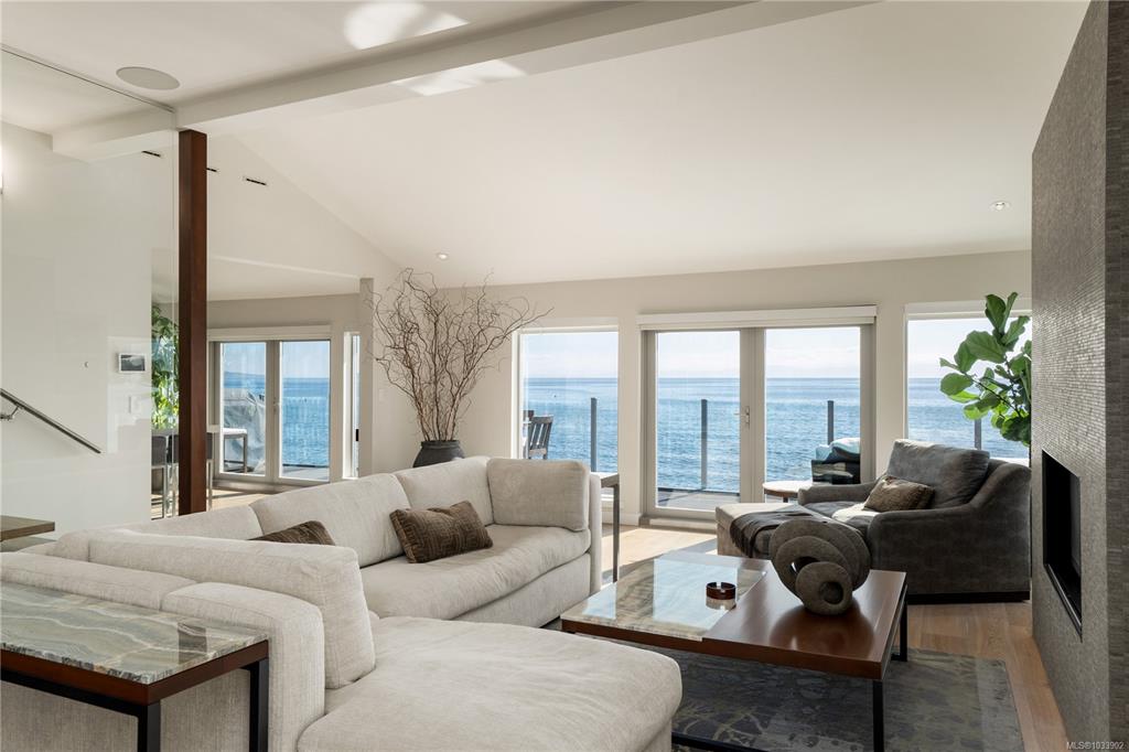 Fifth View of 5039 Cordova Bay Rd, Saanich, BC, V8Y 2K1