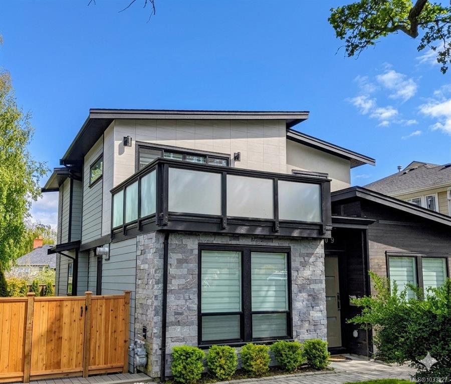 Third View of 909 Bank St, Victoria, BC, V8S 4B1