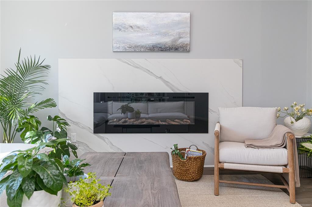 Fifth View of 909 Bank St, Victoria, BC, V8S 4B1