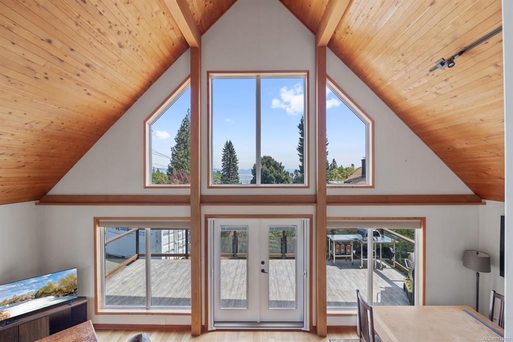 1869 Fern Rd, 1033952, BC,
