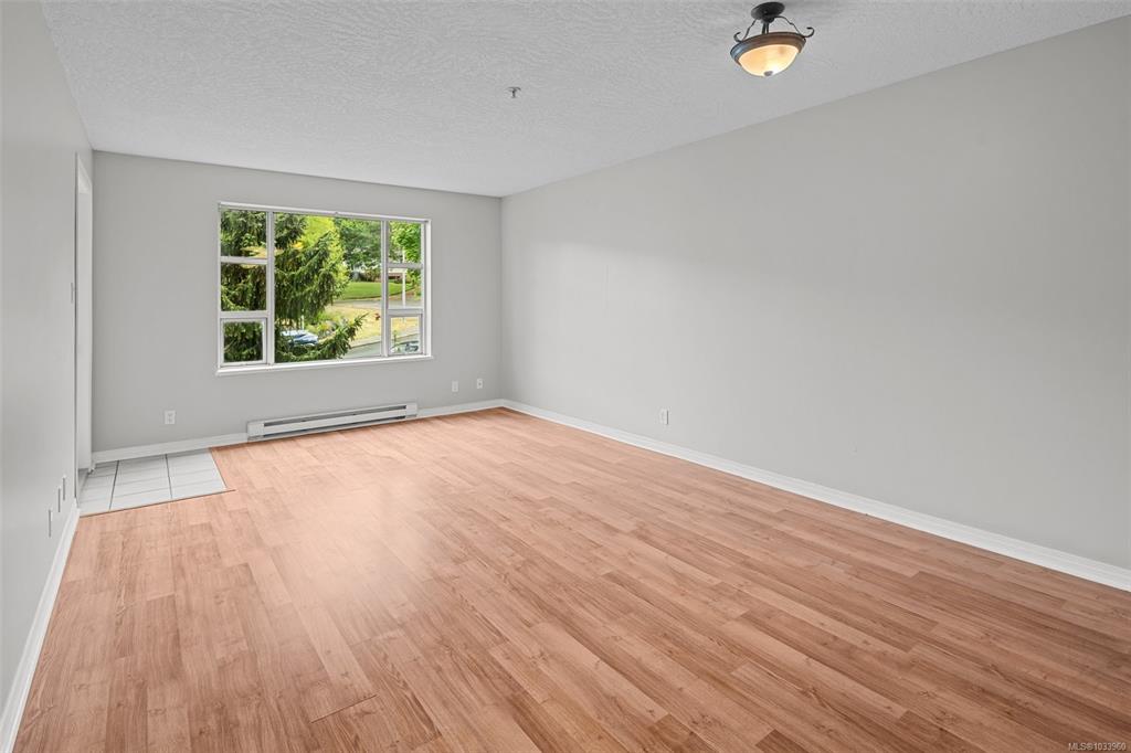 Fourth View of 799 Blackberry Rd, The Rainbow, Saanich, BC, V8X 5J3