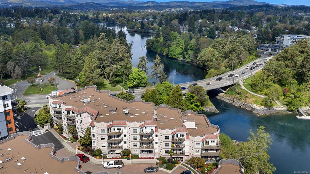 1085 Tillicum Rd, 1033962, BC,
