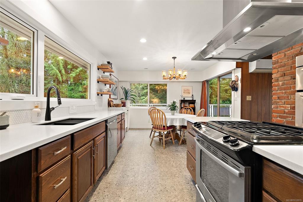 5817 Curry Rd, 1033970, BC,