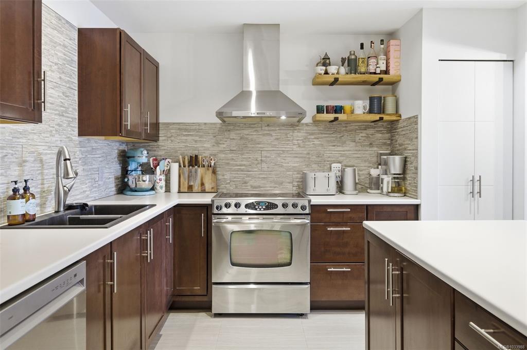 Third View of 3252 Glasgow Ave, Saanich, BC, V8X 1M2