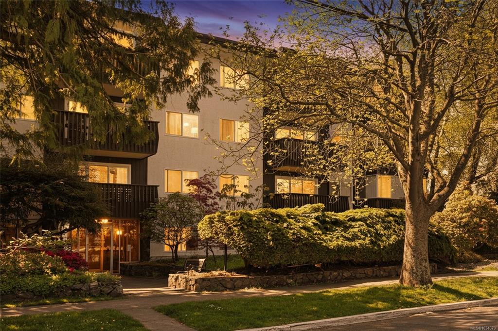 Third View of 1035 Mcclure St, Victoria, BC, V8V 3G1