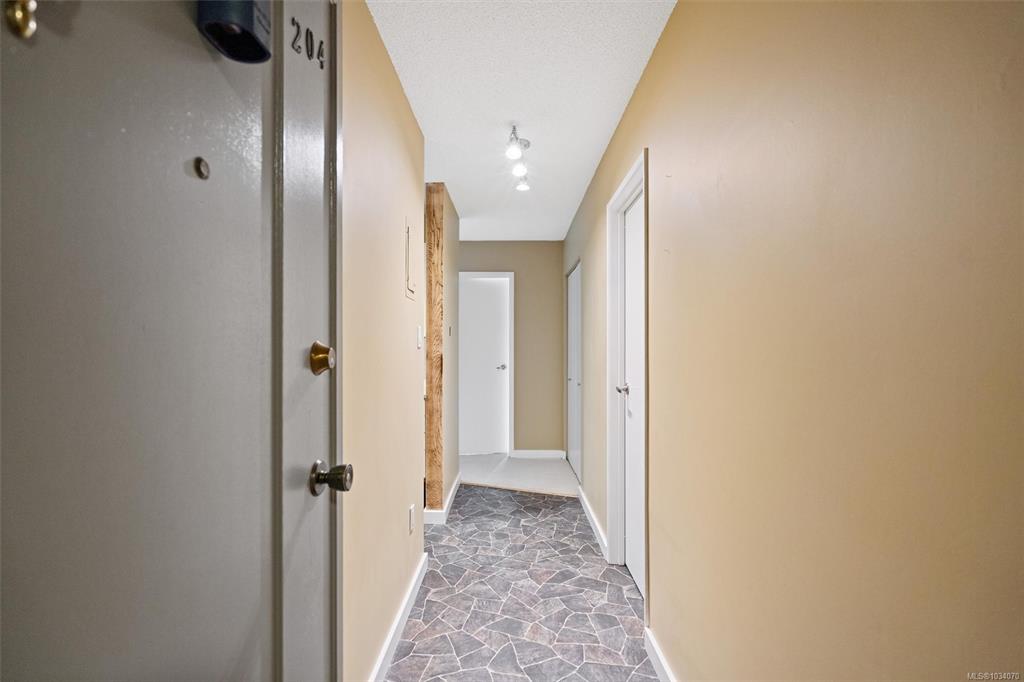 Fourth View of 1035 Mcclure St, Victoria, BC, V8V 3G1