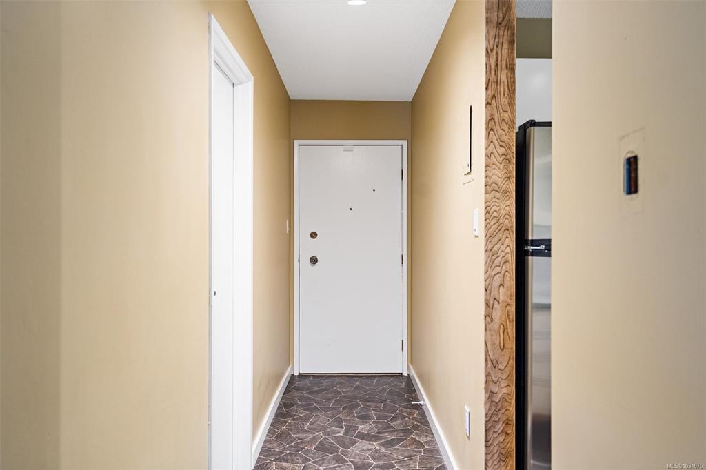 Fifth View of 1035 Mcclure St, Victoria, BC, V8V 3G1