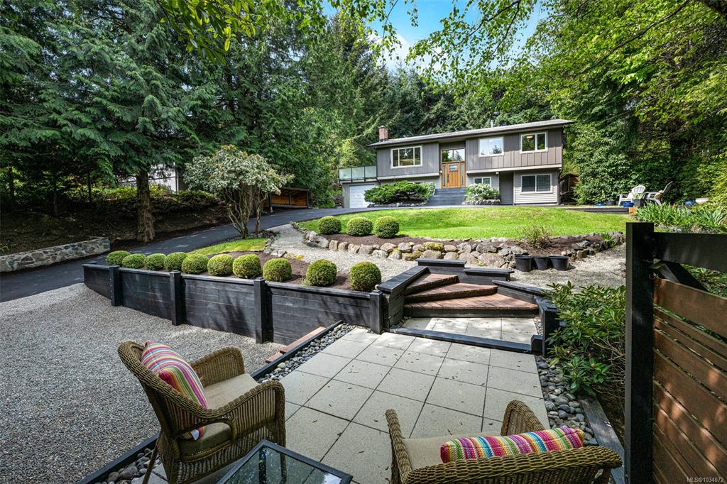 Third View of 5222 Beckton Rd, Saanich, BC, V8Y 2C1