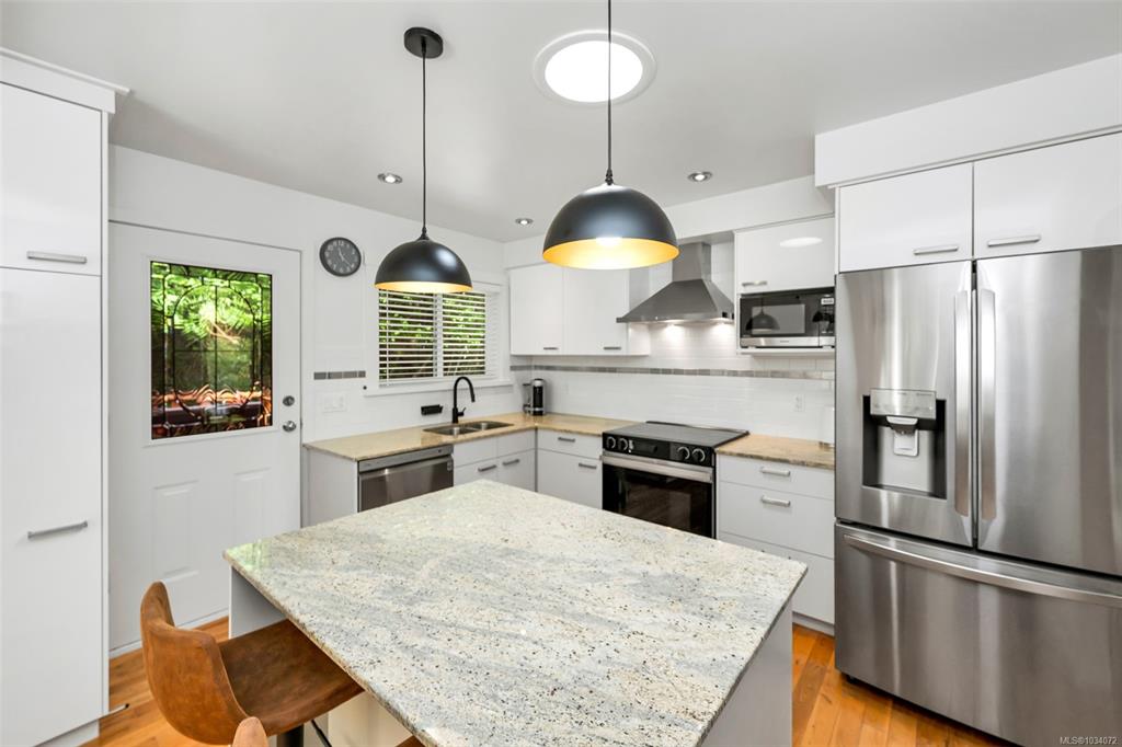 Fifth View of 5222 Beckton Rd, Saanich, BC, V8Y 2C1