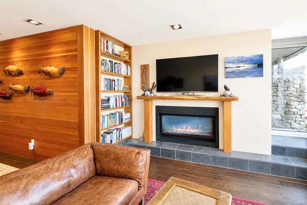 Third View of 368 Main St, THE SHORE, Tofino, BC, V0R 2Z0