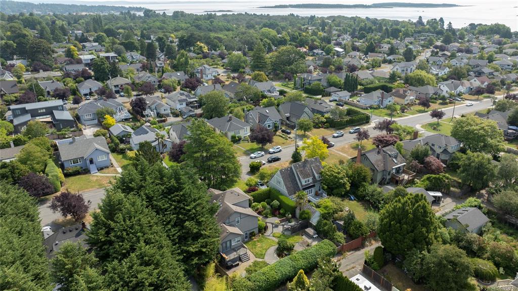 Third View of 2741 Dufferin Ave, Oak Bay, BC, V8R 3L5