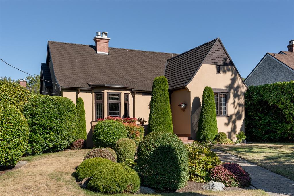 671 Linkleas Ave, 1034107, BC,
