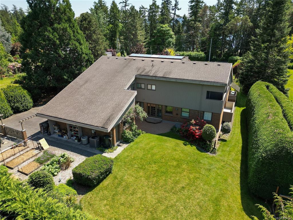 Fifth View of 564 Towner Rd, North Saanich, BC, V8L 5L8