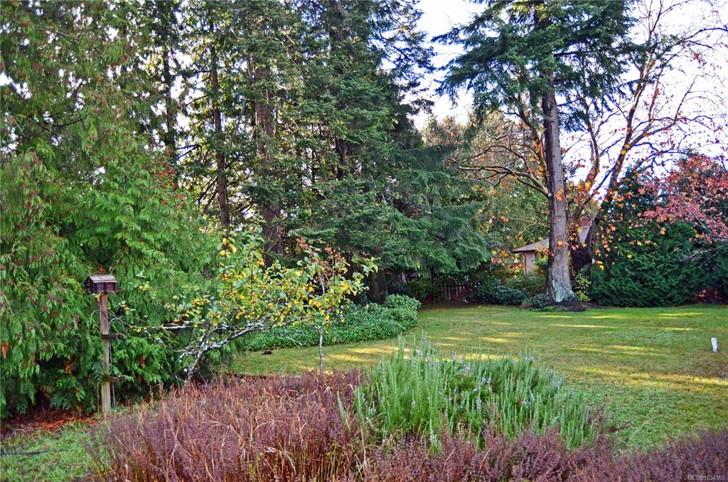 Third View of 1838 Dunnett Cres, Saanich, BC, V8N 2P5