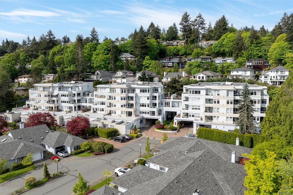 Third View of 5110 Cordova Bay Rd, Cordova Bay Beach Estates, Saanich, BC, V8Y 2K5